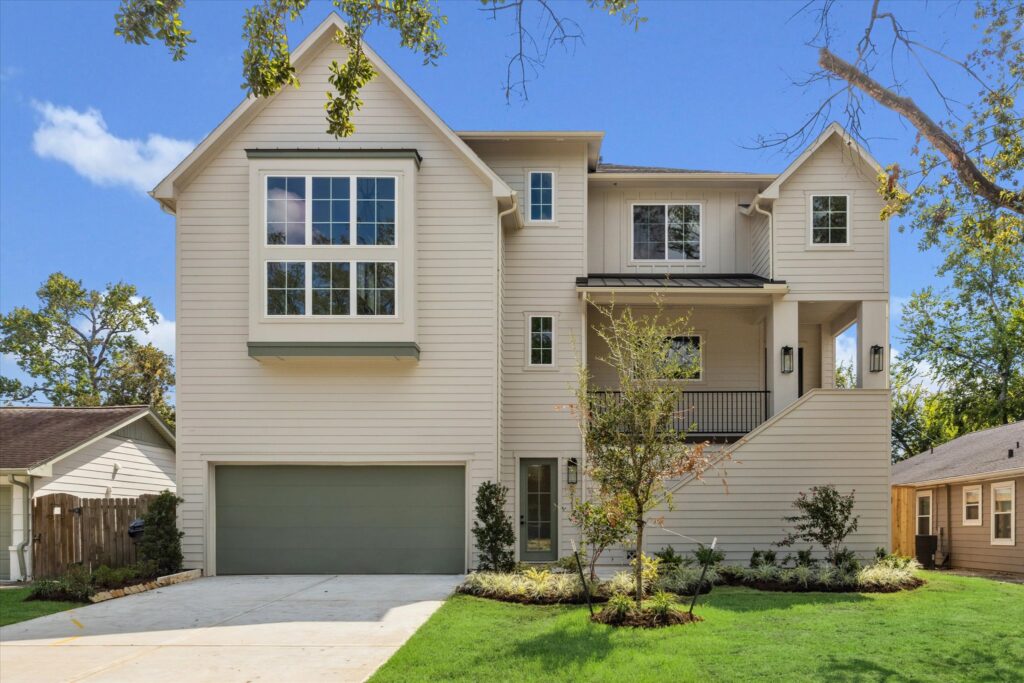 2211 Saxon Exterior Front in Oak Forest, Houston